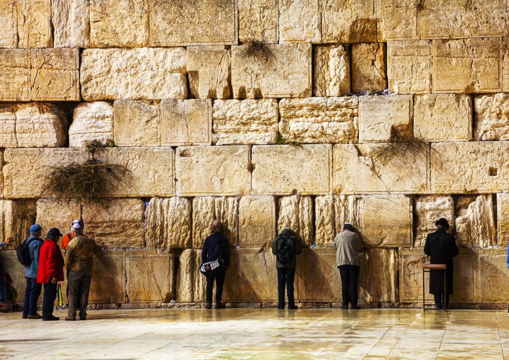 the-western-wall-in-jerusalem-israel-in-the-night