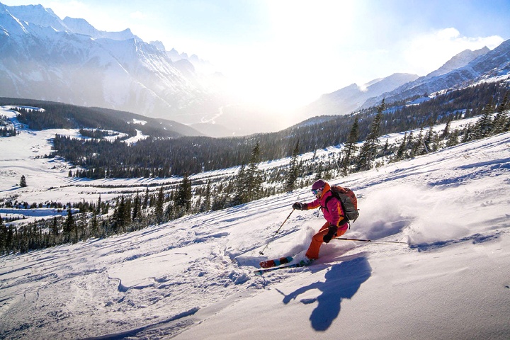 downhill-skiing-at-fortress-mountain