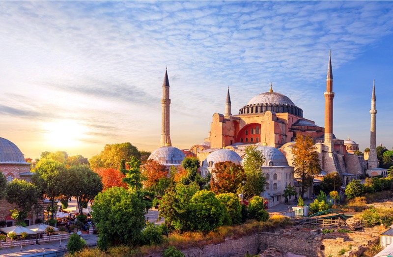 The Best of Turkiye – Istanbul’s Skylines, Cappadocia’s Balloons and Turquoise Coast Wonders