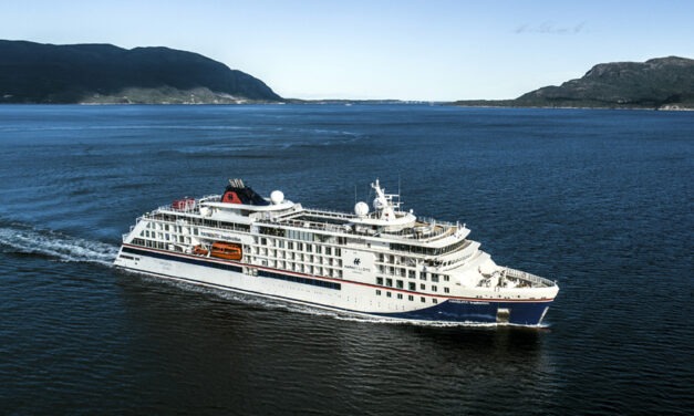 Expedition South Seas with  Hapag-Lloyd Cruises